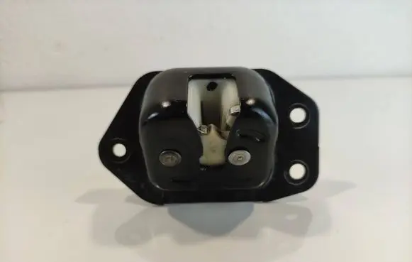 Nissan Juke I F15 Tailgate lock latch 90502EN00A