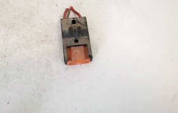 Volkswagen PASSAT B5 Fuse 8a0937530