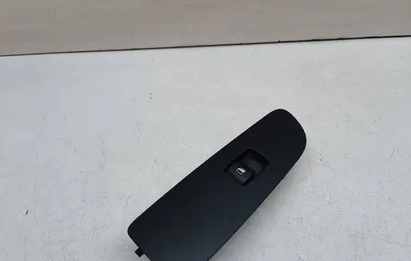 BMW 1 E82 E88 Electric window control switch 9163001
