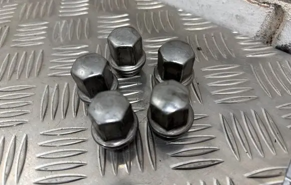 Dodge Durango III Nuts/bolts 