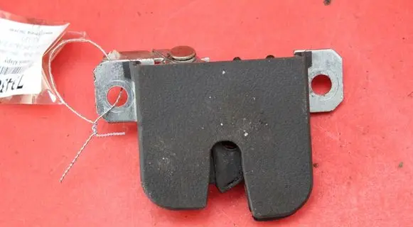 Tailgate/trunk/boot lock/catch/latch