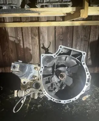 Mazda 323 Manual 5 speed gearbox F5D2