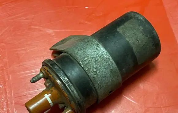 BMW 7 E32 High voltage ignition coil 0221118335