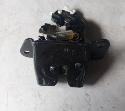 Hyundai Tucson JM Loading door lock 