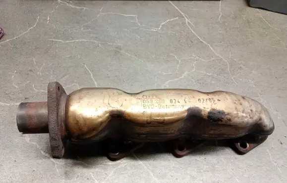Audi A6 S6 C6 4F Exhaust manifold 059253034l