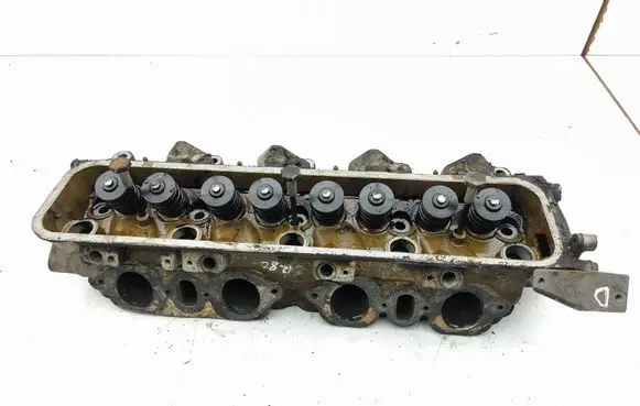 Rolls-Royce Silver Spur Engine head 