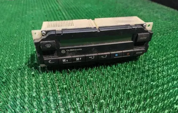 Volkswagen Golf IV Climate control unit 5HB00761702 3B1907044A