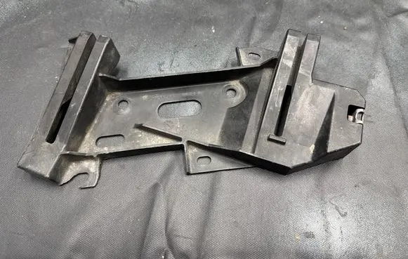 Infiniti FX Headlight/headlamp mounting bracket 625651CA0A