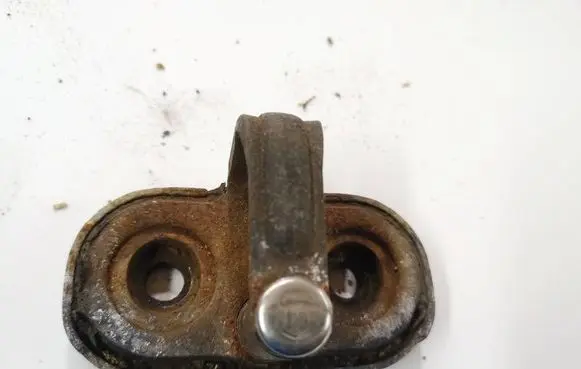 Volkswagen Golf IV Rear door lock loop/hook striker 