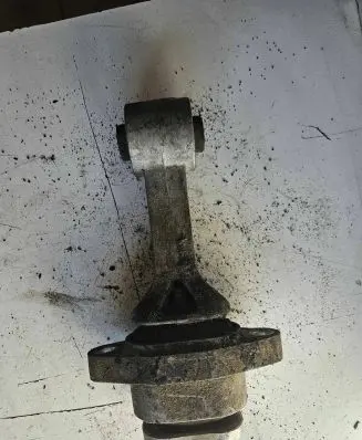 KIA Venga Engine mount bracket