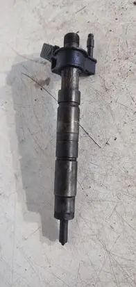 BMW 5 E60 E61 Fuel injector 779787705