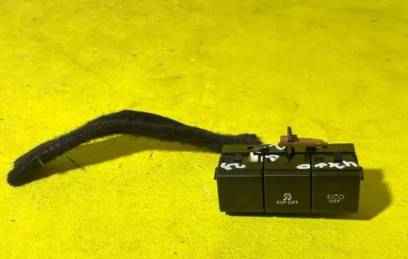 Citroen DS3 Tailgate/trunk/boot open switch 