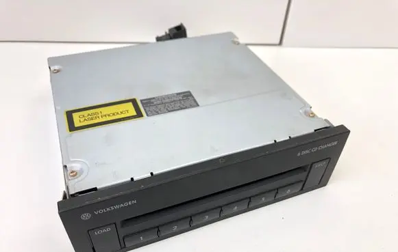 Volkswagen Golf V CD/DVD changer 1K0035110