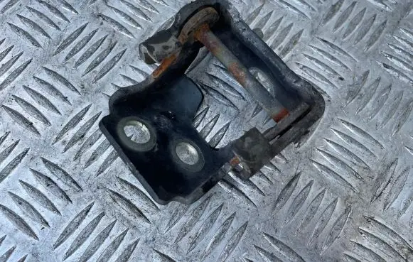 Citroen C5 Front door lower hinge 