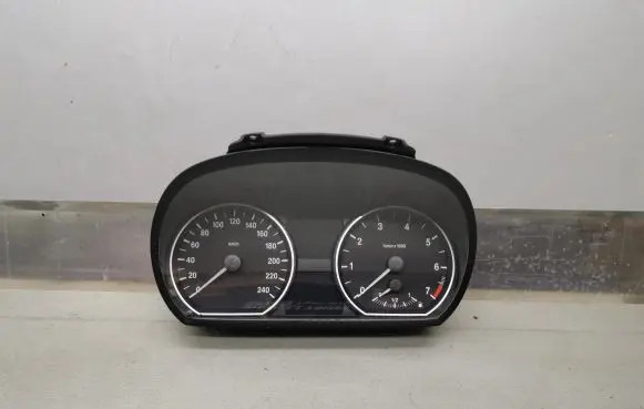 BMW 1 E81 E87 Speedometer (instrument cluster) 1041568
