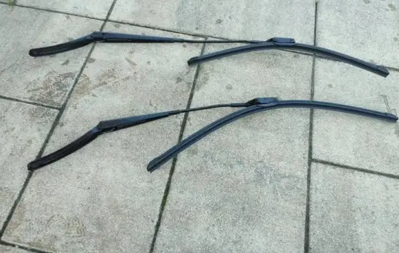 Ford Focus Windshield/front glass wiper blade 1X7B17527AB