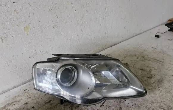 Volkswagen PASSAT B6 Headlight/headlamp