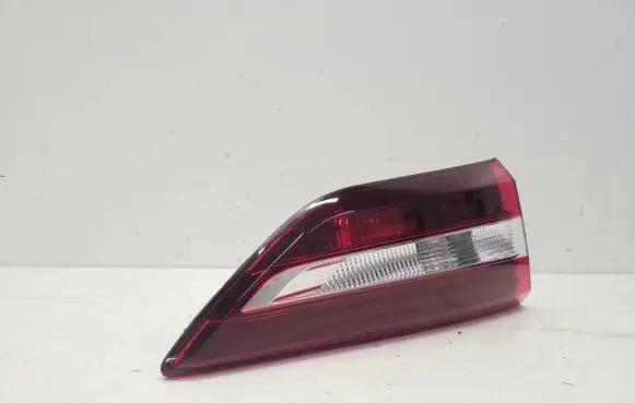 Opel Grandland X Tailgate rear/tail lights YP00016380 81670102