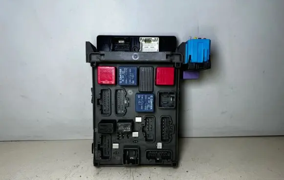 Renault Laguna II Fuse module 8200139619 216543863J 21654386