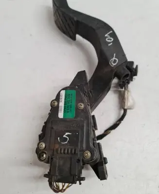 Audi A4 S4 B5 8D Accelerator throttle pedal 8D1721523A 6PV00802607
