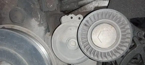 Peugeot 406 Generator/alternator belt tensioner