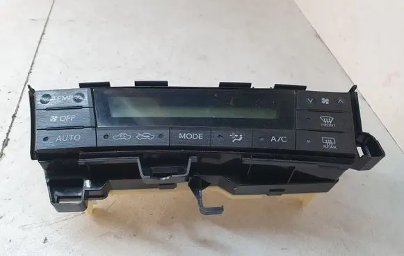 Toyota Prius (XW30) Climate control unit 75D726