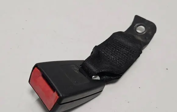 BMW 1 E82 E88 Rear seatbelt buckle 9117261 27012010 603853900H