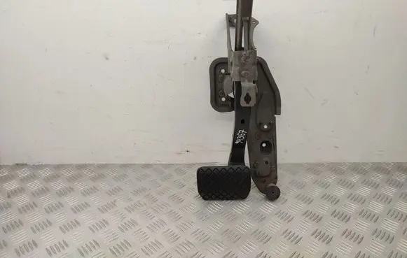 Volkswagen Transporter - Caravelle T5 Brake pedal 7E1723057B 7h1723143
