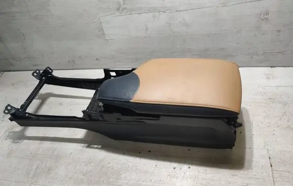 Lexus RC Armrest 5898624010