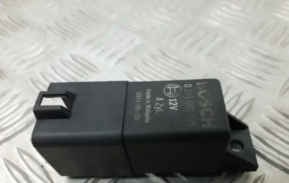 Seat Ibiza IV (6J,6P) Glow plug pre-heat relay 0281003038 038907281D