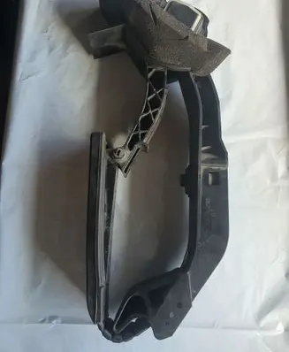Mercedes-Benz E W211 Accelerator throttle pedal A2113000904