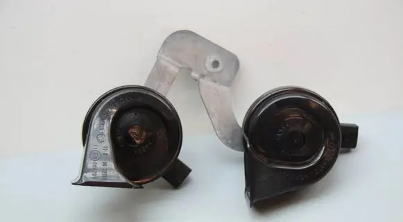 BMW 5 G60 G61 Horn signal 7011169