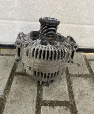 Mercedes-Benz E W211 Generator/alternator A6421540402 E1693