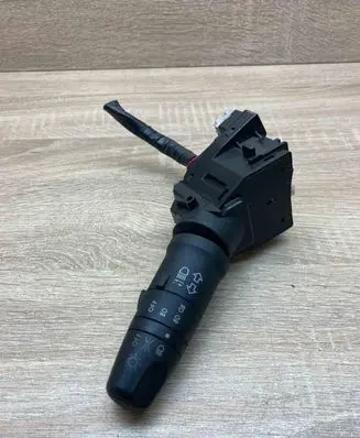 Nissan Primera Indicator stalk 25540AV600