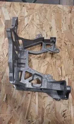 Headlight/headlamp mounting bracket