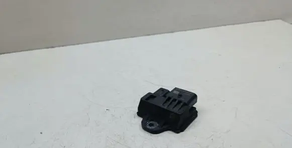 BMW X3 F25 Glow plug pre-heat relay 7810856 0522120103