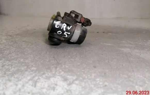 Honda CR-V Windshield washer spray nozzle 