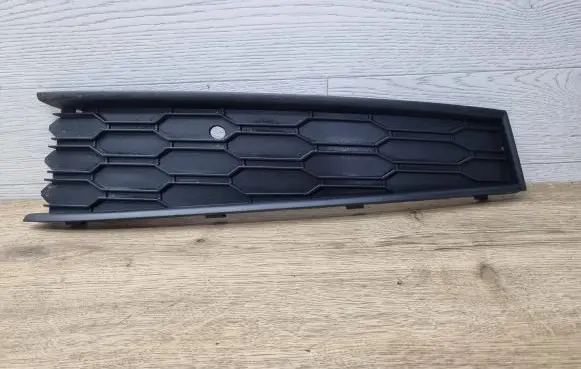 Skoda Scala Front bumper lower grill 657807681A