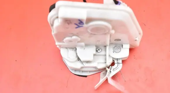 Mazda 3 II Rear door lock