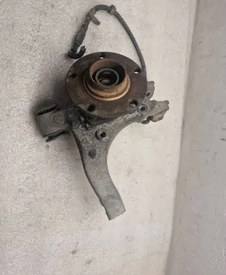 Audi A8 S8 D2 4D Rear wheel hub 4d0435t