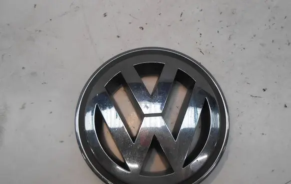 Volkswagen PASSAT B6 Manufacturer badge logo/emblem 1K5853600