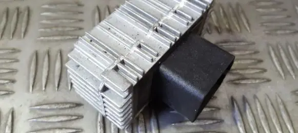 Glow plug pre-heat relay