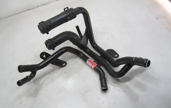 Volkswagen PASSAT B8 Engine coolant pipe/hose 04L121064AF