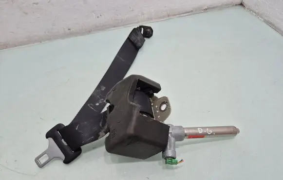 Volvo V50 Rear seatbelt 8639553