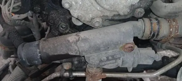 Skoda Octavia Mk2 (1Z) Engine coolant pipe/hose 038121132D