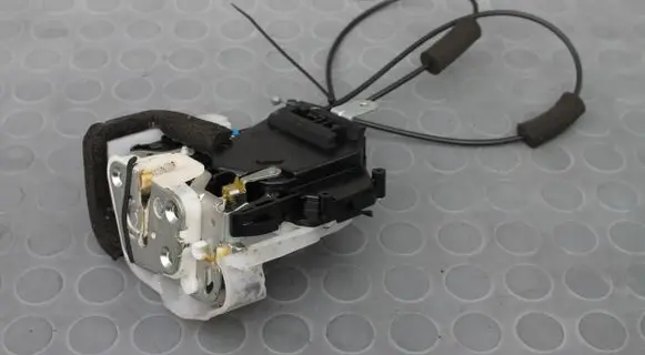 Subaru Legacy Front door lock