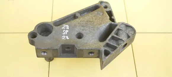 Skoda Octavia Mk3 (5E) Engine mounting bracket 104L199207D 29SP23