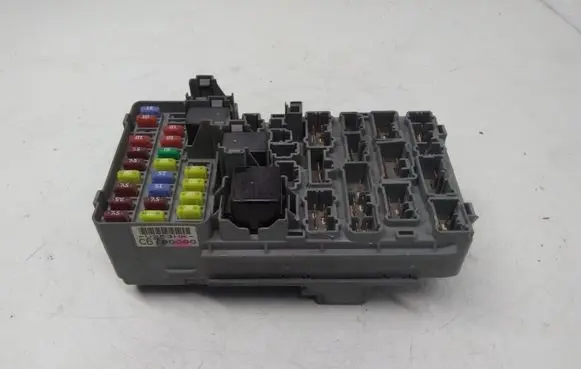 Honda CR-V Fuse module C6700000 U253HK