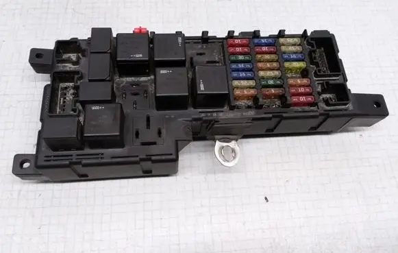 Volvo V70 Fuse module 8637841 518717004