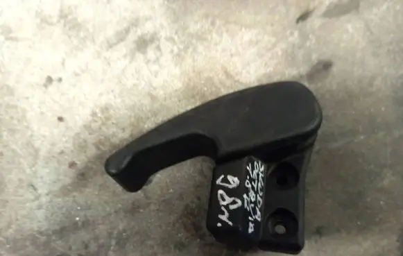 Skoda Octavia Mk1 (1U) Engine bonnet (hood) release handle 1h1823533